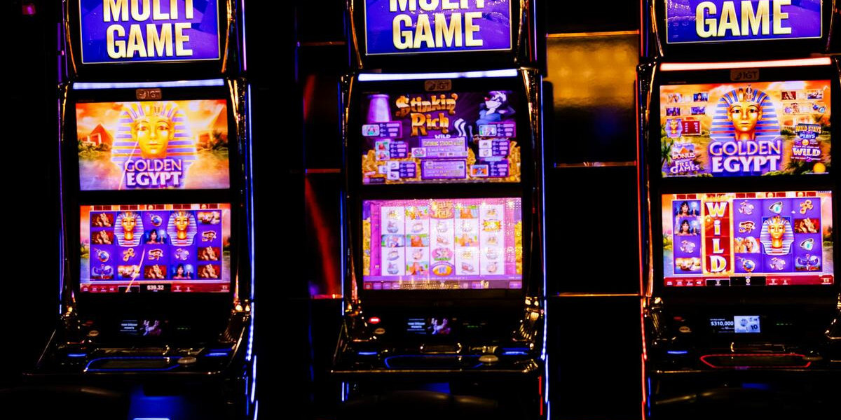 Exploring Online Gambling and the Inavegas Scam Verification Community
